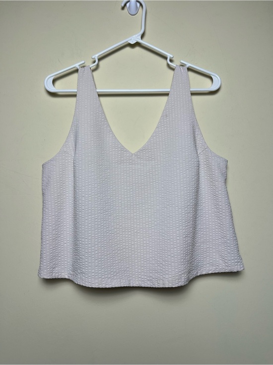 Vuori Tops - Vuori Villa Textured V Neck Crop Tank Top Tank Beige Ivory Women’s Size M